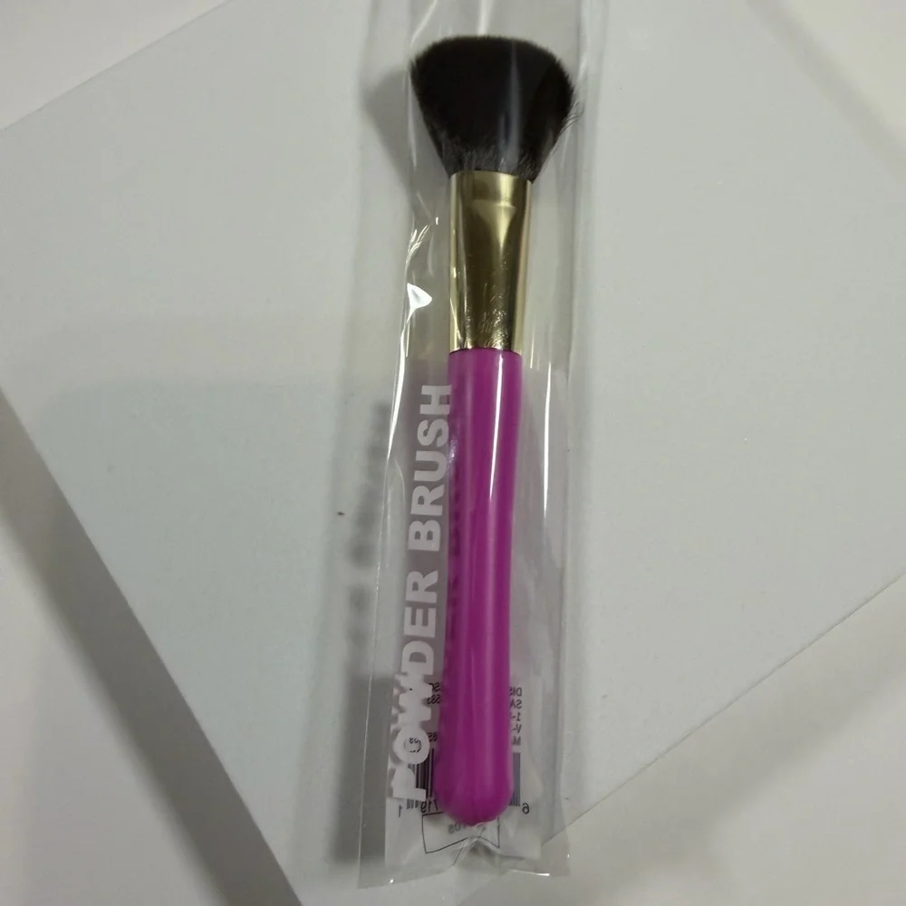 🩷5/$10🩷 Powder Brush with Pink Handle